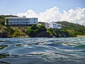 E.J. Pyrgos Bay Hotel